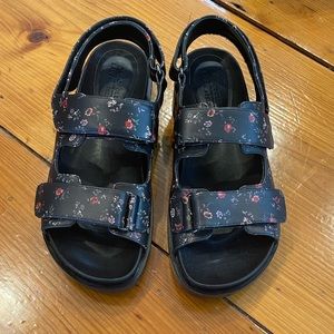 NIB SOLD OUT Aerosoles Aware x Laura Ashley Lamirca Sandal